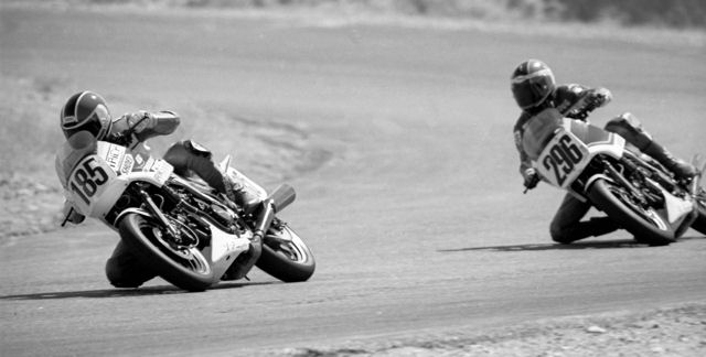 De Bere was nearly unstoppable in the Honda 500 Interceptor races at Willow Springs in 1986. Here he leads Doug Polen at Willow. Polen was cleaning up wherever he raced the little Honda, but it took him three tries to finally beat De Bere, and even then it came down to the wire. (Larry Lawrence photo)